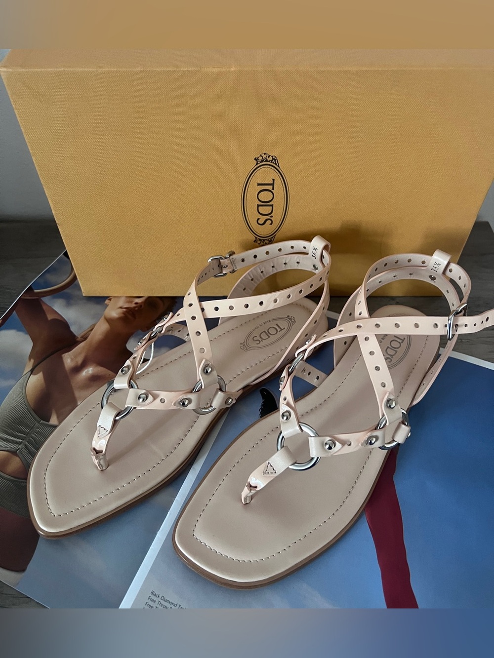 TOD'S Blush Nude Leather Studded T-Strap Sandals